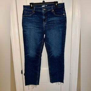 Old Navy Women’s Boyfriend Mid-Rise Blue Cutoff Jeans. Like new. Size 12